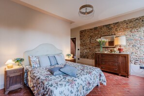 4 chambres, fer et planche à repasser, draps fournis