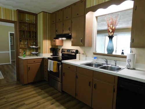 Relax & enjoy the view! Mountain Lovers dream! Gated entry, convenient location!