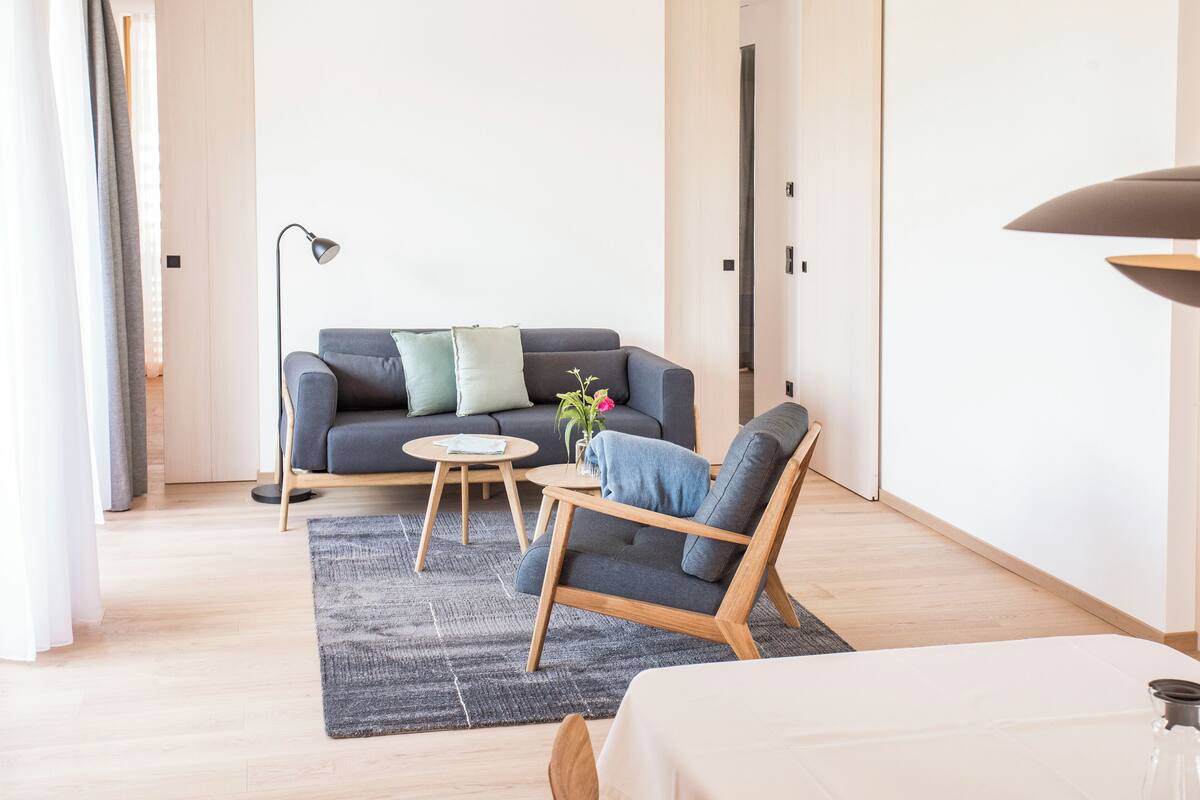 Condo luxo (Gartenblick Terrasse) | Roupas de cama premium, edredons de pluma, cofres nos quartos