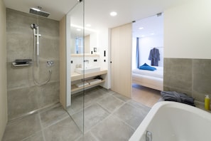 Deluxe Condo (Wiese Terrasse) | Bathroom