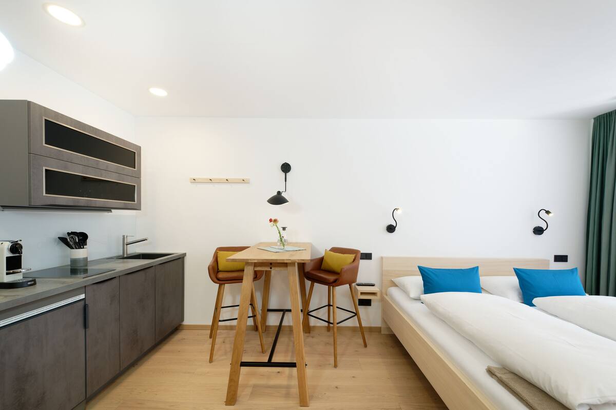 Estúdio superior (Studio Petite) | Roupas de cama premium, edredons de pluma, cofres nos quartos