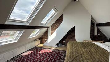 3 bedrooms, travel cot, WiFi, bed sheets