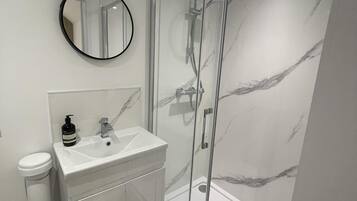 Cabin | Bathroom | Shower, hair dryer, towels