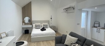 The Lodge Hideaway - Studio Style, Simple Luxury