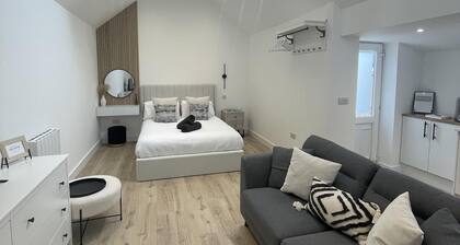 The Lodge Hideaway - Studio Style, Simple Luxury