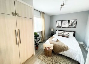 3 bedrooms, iron/ironing board, WiFi, bed sheets