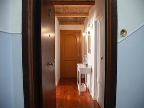 Interior - Testaccio Piramide by Interhome (Rome: Historical City Center)