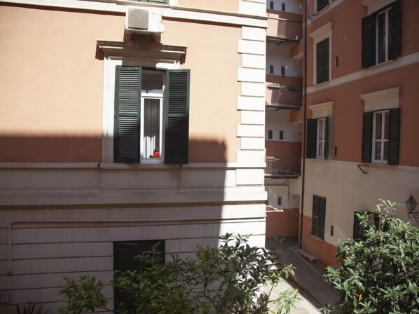 Exterior - Testaccio Piramide by Interhome (Rome: Historical City Center)