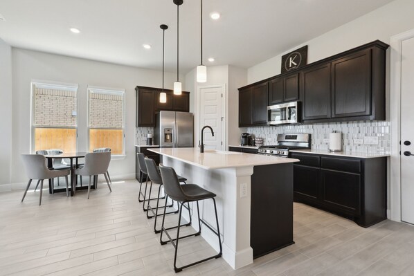 Mikrowelle, Ofen, Herdplatte, Geschirrspüler