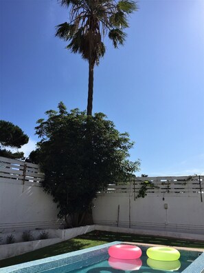 حمام سباحة