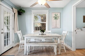 Dining - Best Location in PCB!! Walk to everything. 3 min stroll to beach, food, bars.  (Panama City Beach)