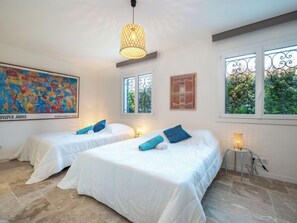 3 bedrooms, iron/ironing board, WiFi