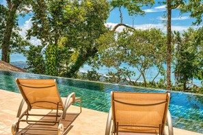 حمّام سباحة خارجي