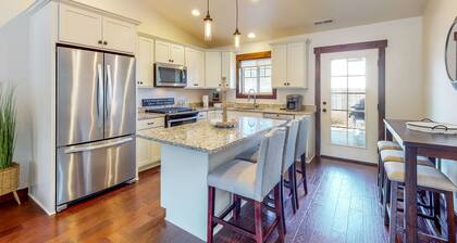 Enclosed Yard, Firepit, Grill - Downtown Sandpoint
