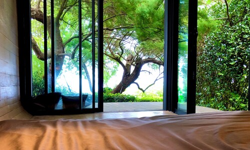 authentique house, ocean first line, private access to the beach