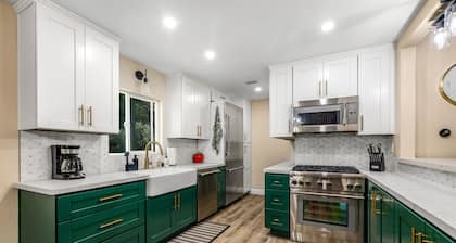 Beautifully updated home with private hot tub near trails & State Park