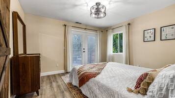 2 bedrooms, iron/ironing board, internet, bed sheets
