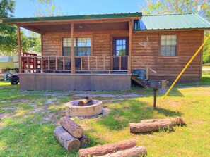 Cabin | Free WiFi, bed sheets - 1075 Marina Dr (Trinity)