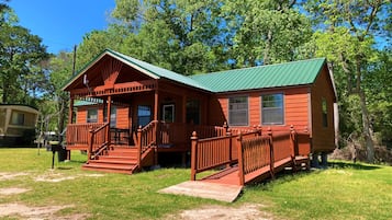 Deluxe Cabin | Free WiFi, bed sheets