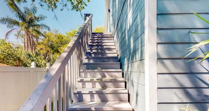 Modern apartment with enclosed yard, central AC, & kitchenette - dog-friendly