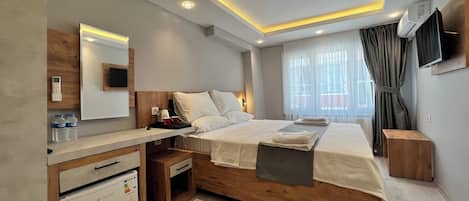 Habitación doble económica | Cortinas blackout, tabla de planchar con plancha y wifi gratis