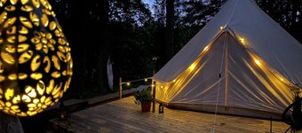 Tent Delhi, a b&b in a Luxury Glamping Style