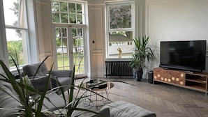 House, Multiple Beds | Living area - Impeccable 2-bed News House in Norwich (Norwich)