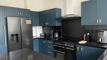 House, Multiple Beds | Private kitchen | Fridge, microwave, oven, stovetop