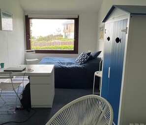 4 bedrooms, iron/ironing board, free WiFi