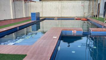 حمّام سباحة خارجي