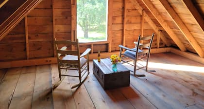 Centrally located MidCoast country farmhouse suite, just 20 minutes to Route 1!