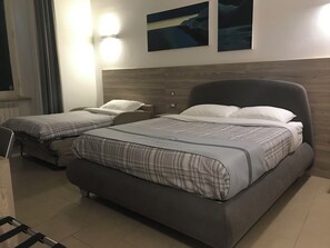 Deluxe trippelrum | Sängtillbehör av högsta kvalitet, duntäcken och memory foam-madrasser