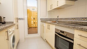 Frigorifero, microonde, forno, lavastoviglie