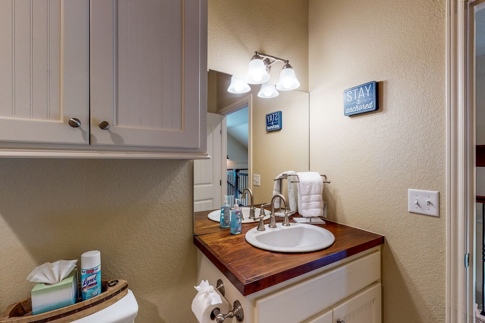 Cape Royale estate by Lake Livingston with pool, marina, & private hot tub Cape Royale Vrbo