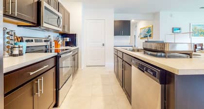 Modern Treasure Coast home with Peloton, EV charger, tennis, patio, & central AC
