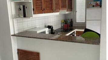 Een magnetron, een oven, een kookplaat