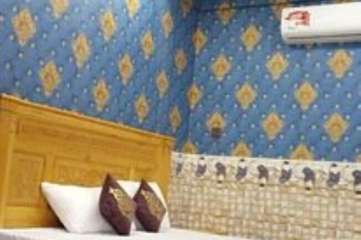 Deluxe Double Room | Iron/ironing board, free WiFi
