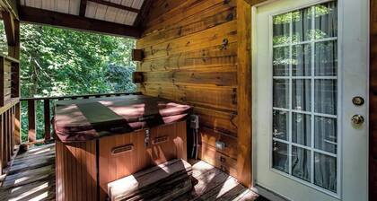 Cowboy cabin. Modern log cabin spacious studio with HOT TUB that will take you back in time.