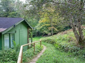 Property grounds - 1 bedroom accommodation in Chillaton, near Tavistock (Chillaton, near Tavistock)