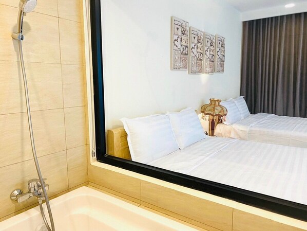 2 habitaciones, tabla de planchar con plancha, wifi y ropa de cama