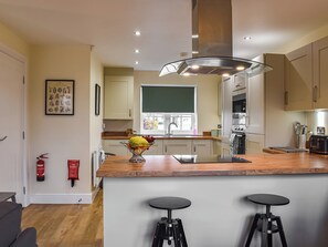 Dishwasher, high chair - 3 bedroom accommodation in Helmsley (Helmsley)