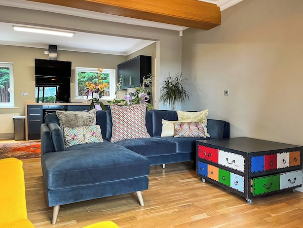 Living area - 2 bedroom accommodation in Derby (Derby)