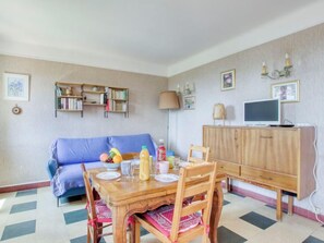 TV, fireplace - Les Vagues by Interhome (Saint Cyr sur mer Les Lecques)