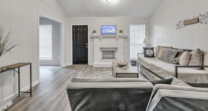 Tranquil Escape (3-Bedroom Home) - Handicap accessible - Pets Allowed by RedAwning
