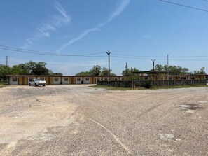 Exterior - Ballinger Inn (Ballinger)