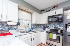 Fridge, microwave, oven, stovetop - Cute Duplex! Suite "B" Close to Everything (charlotte)