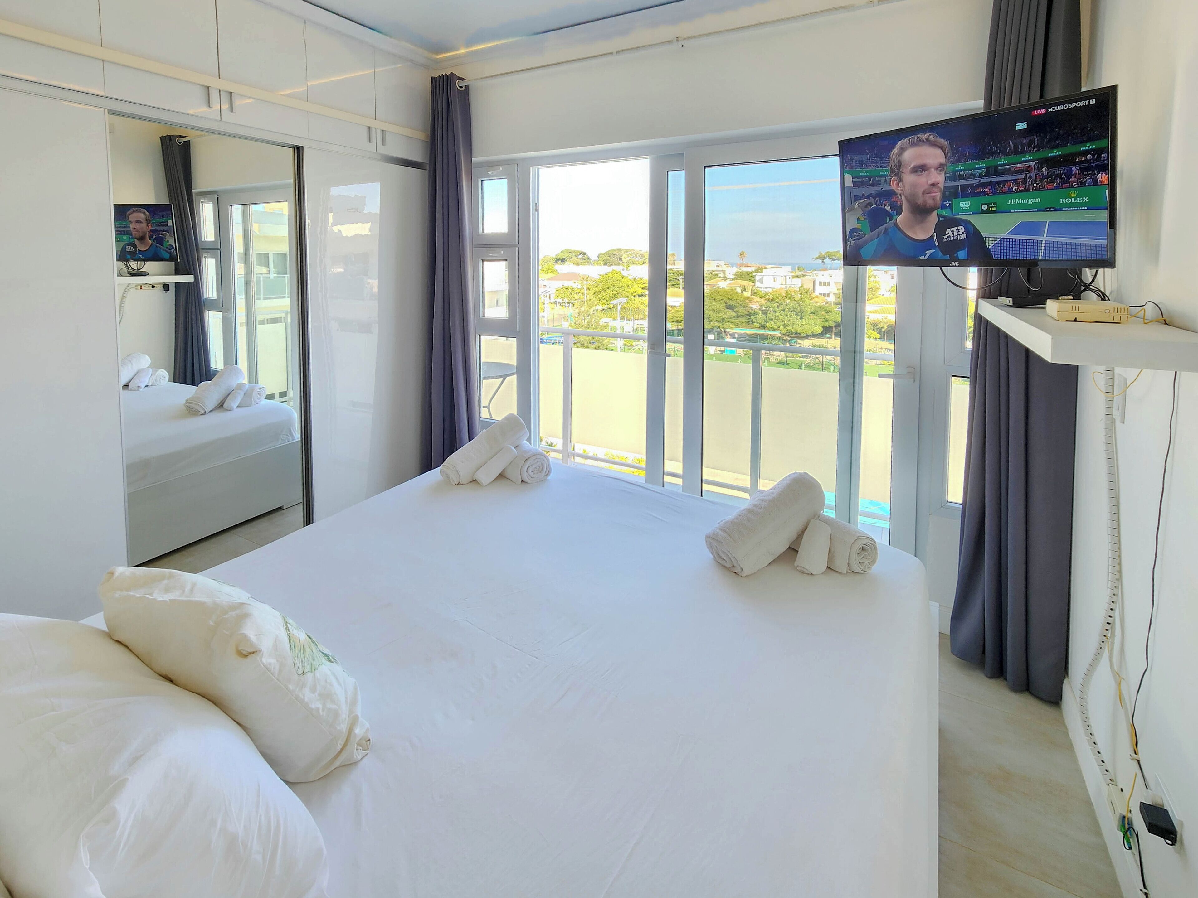 Luxury-Studiosuite | Bettwäsche aus ägyptischer Baumwolle, hochwertige Bettwaren, Zimmersafe