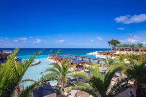 Outdoor pool - Condos Esmeralda at Sosua Ocean Village (Sosúa)
