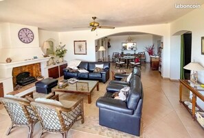 Smart TV, table tennis - Locations de Villas à Louer Directement (Cavalaire-sur-Mer)