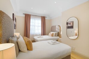 4 bedrooms, iron/ironing board, WiFi, bed sheets